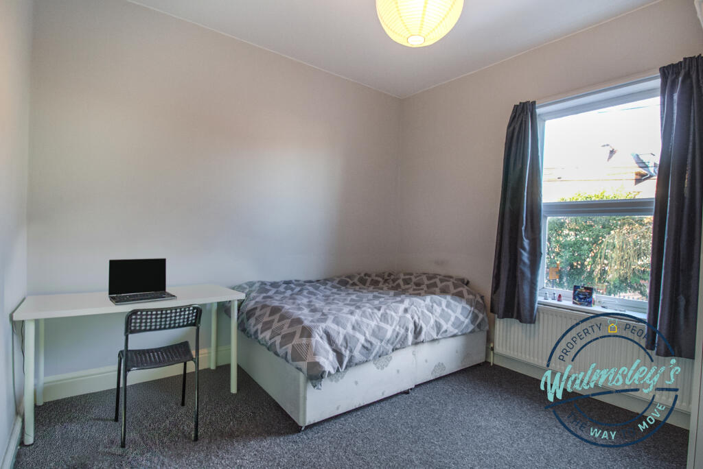 Front 1st floor bedroom