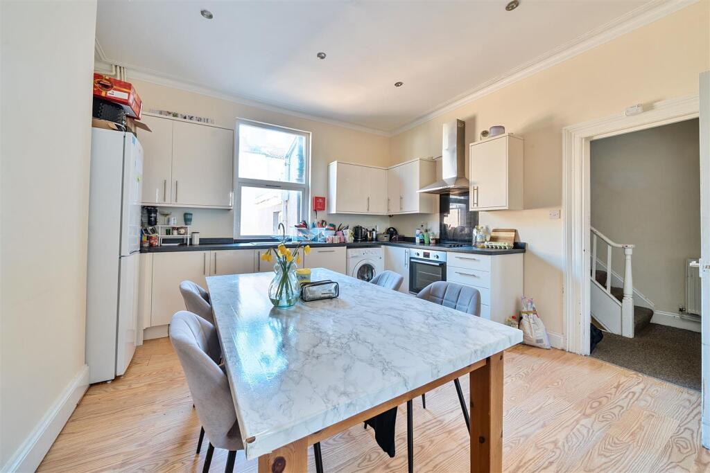 214 Cheltenham Road, Cotham, Bristol, BS6 5QU | Fr