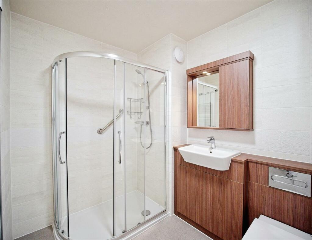 Shower Room.jpg