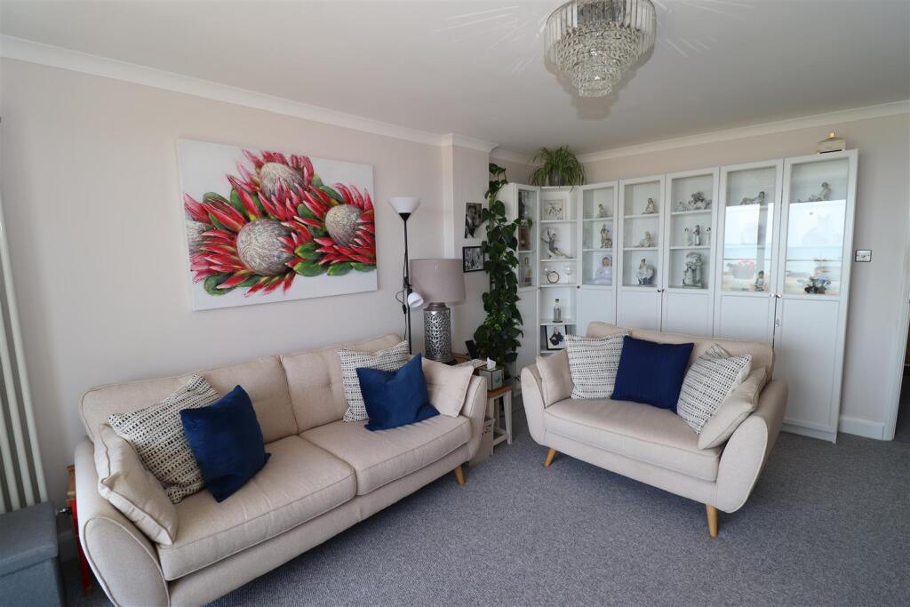 Living Room 2.jpg