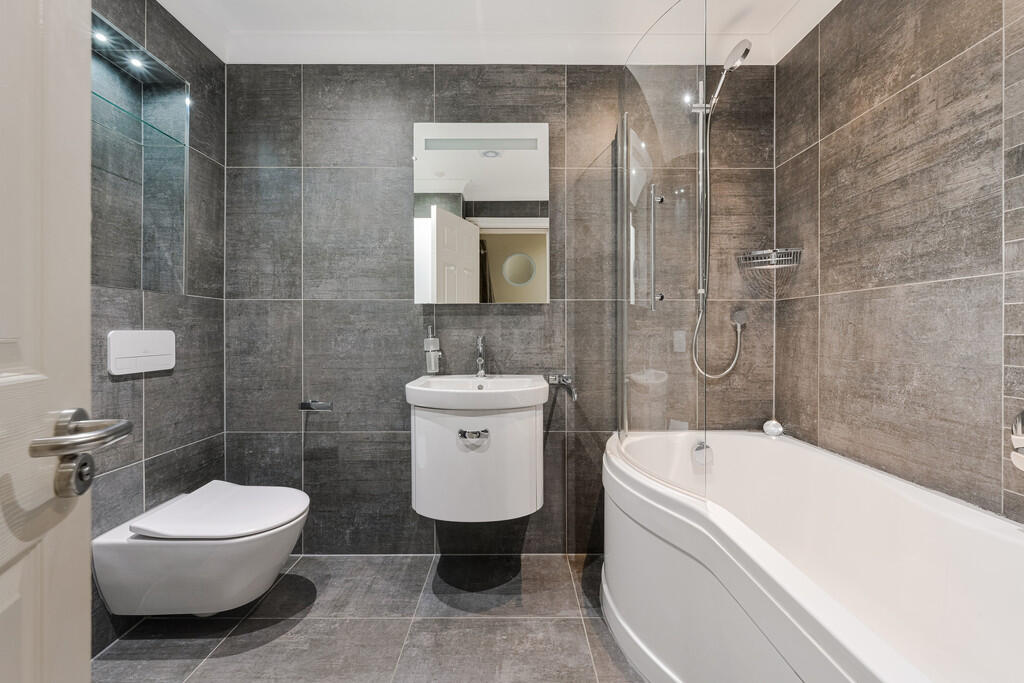 WONHAM PLACE, 8 (...