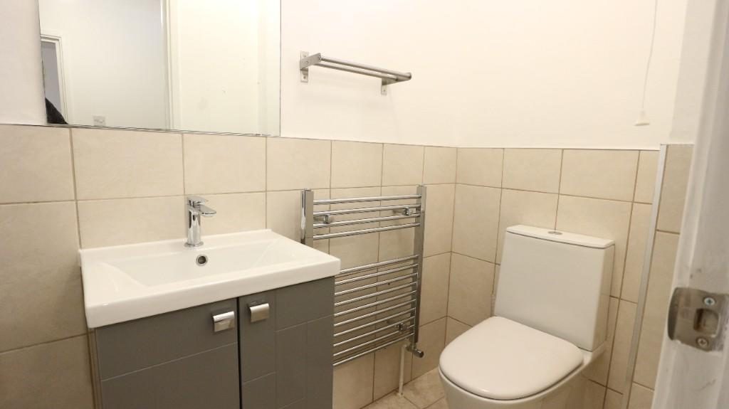 Guest bathroom 