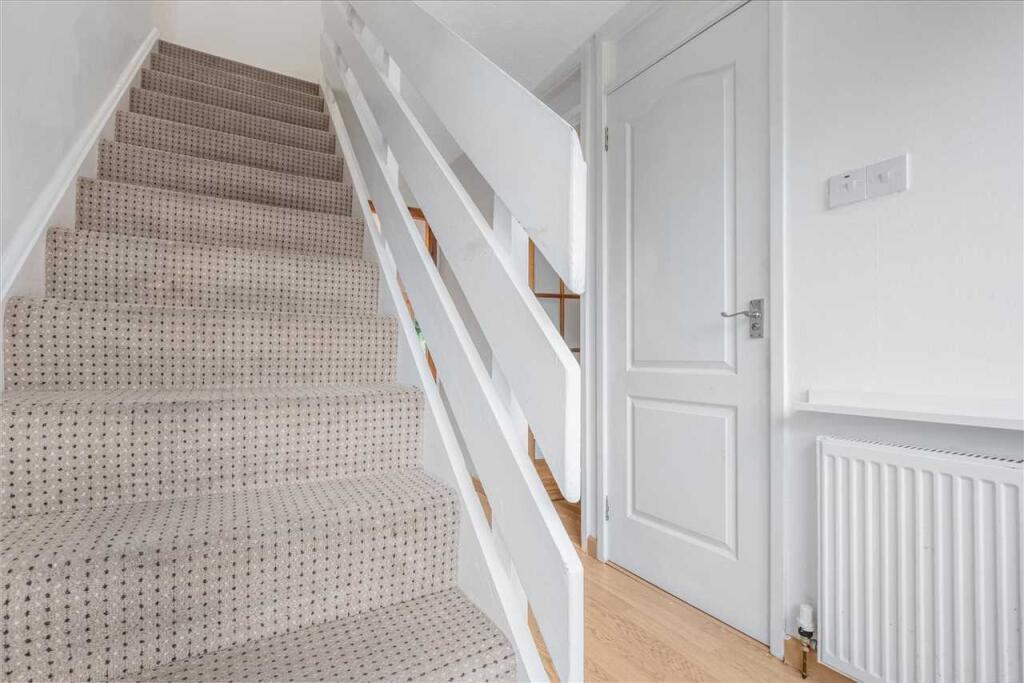 Entrance Hallway (2)