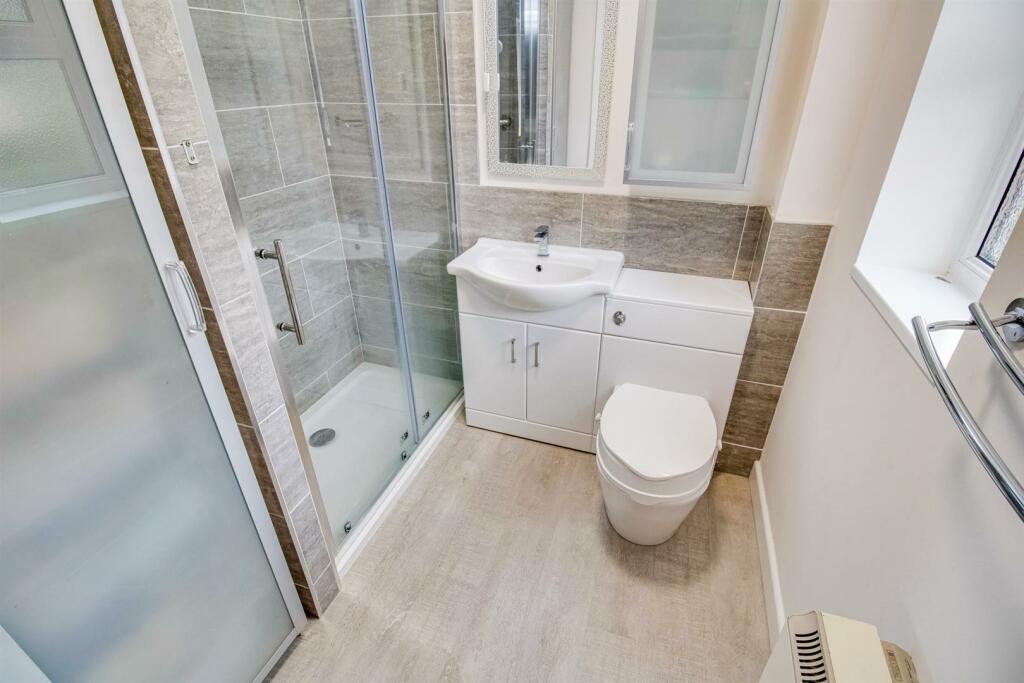 SHOWER ROOM/W.C.