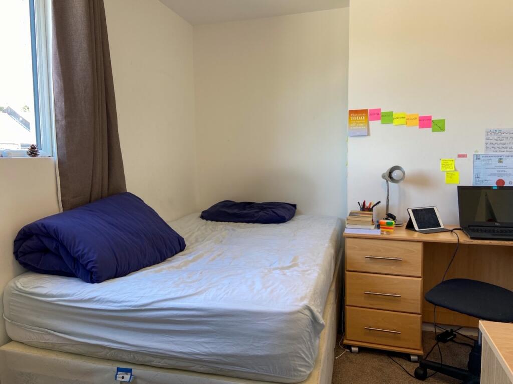 64 Brading Road Bedroom 5 (2)