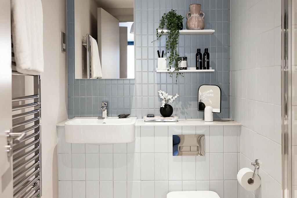 ENSUITE MASTER