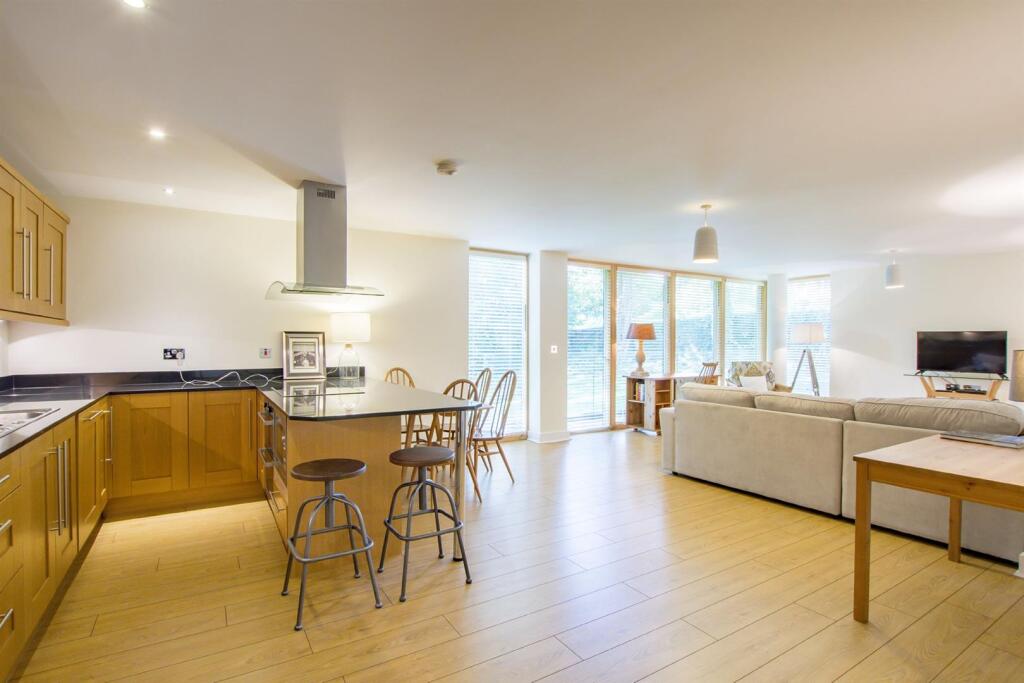 Dining kitchen