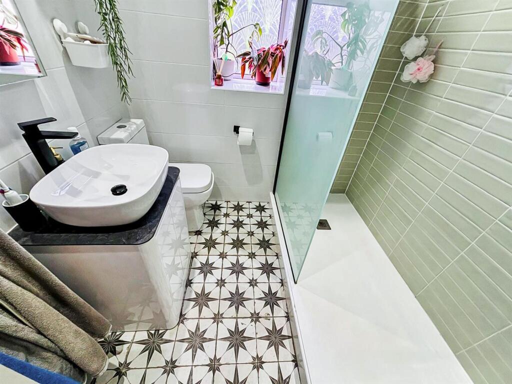 Shower Room / WC: