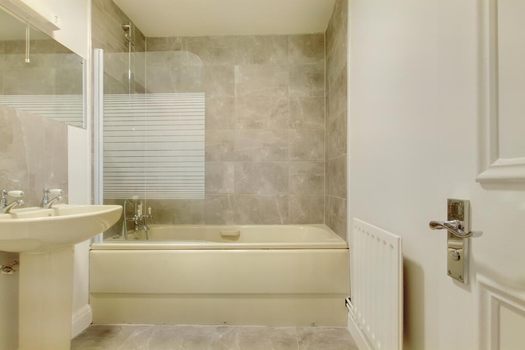 7.bathroom.jpg