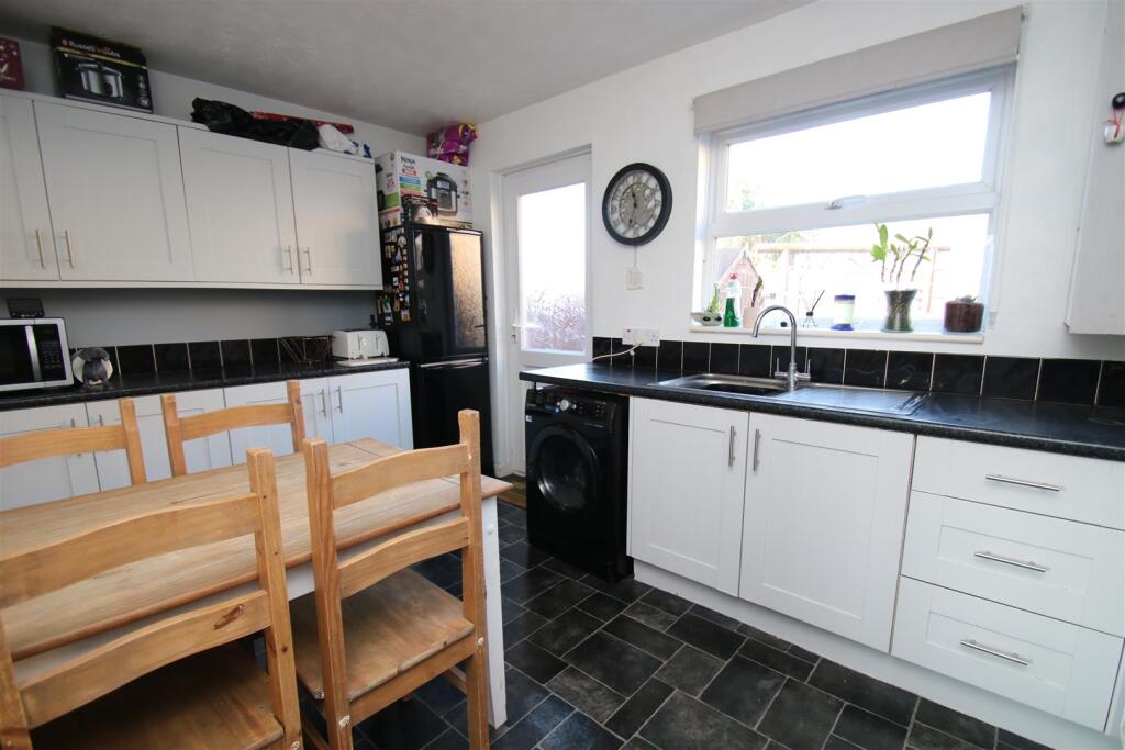 KITCHEN/BREAKFAST ROOM