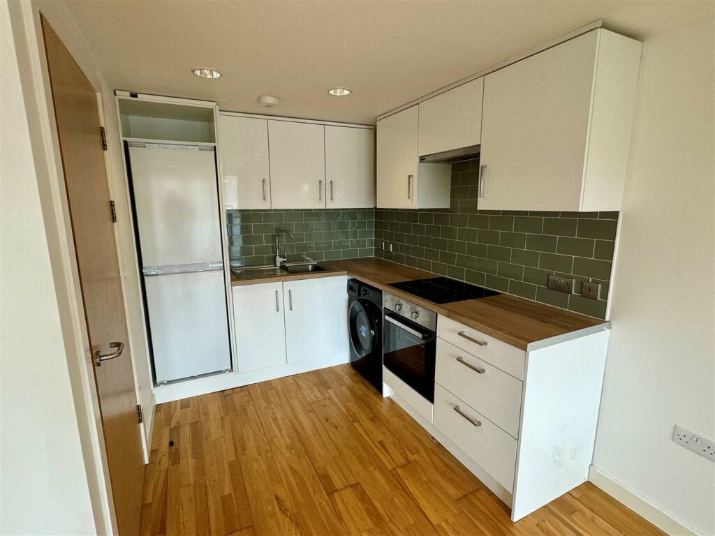 21 Surf Pods Kitchen