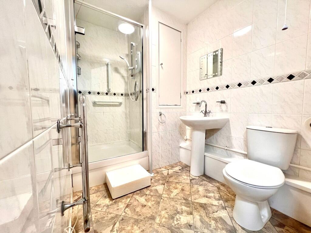 SHOWER ROOM