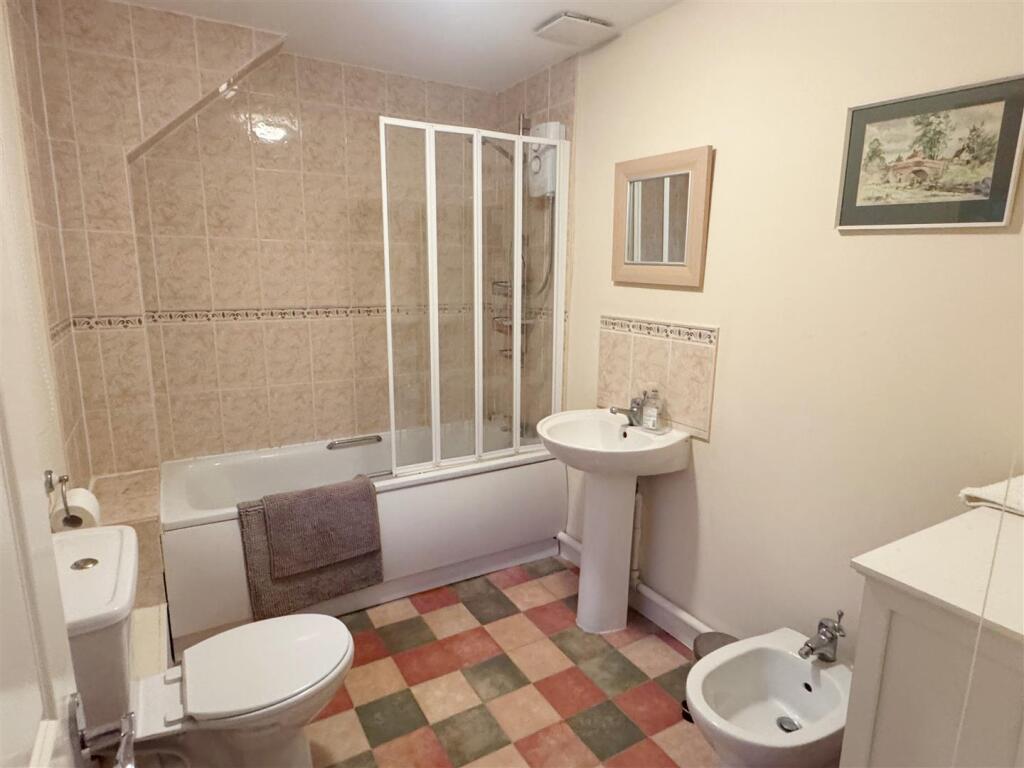 En Suite 1 main.JPG