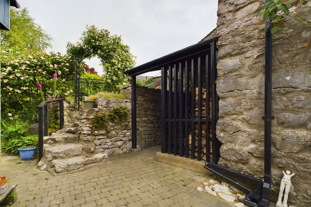 Entrance to the P...