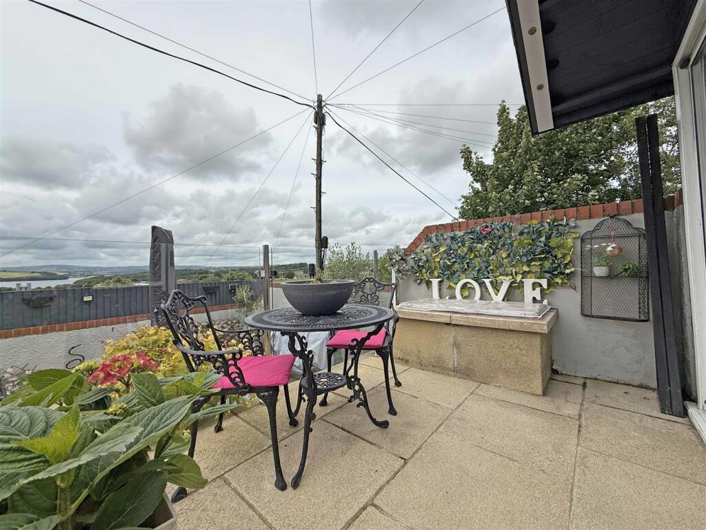 Hawkinge Gardens 34 - Patio.jpg