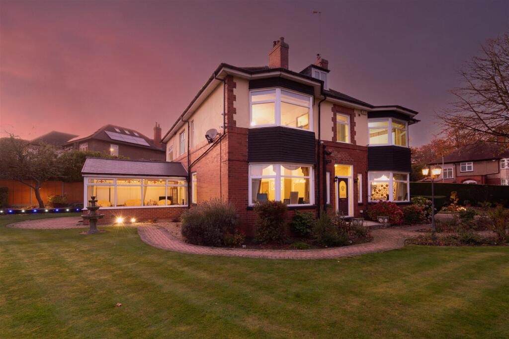 203 Harrogate road Twilight shot.jpg