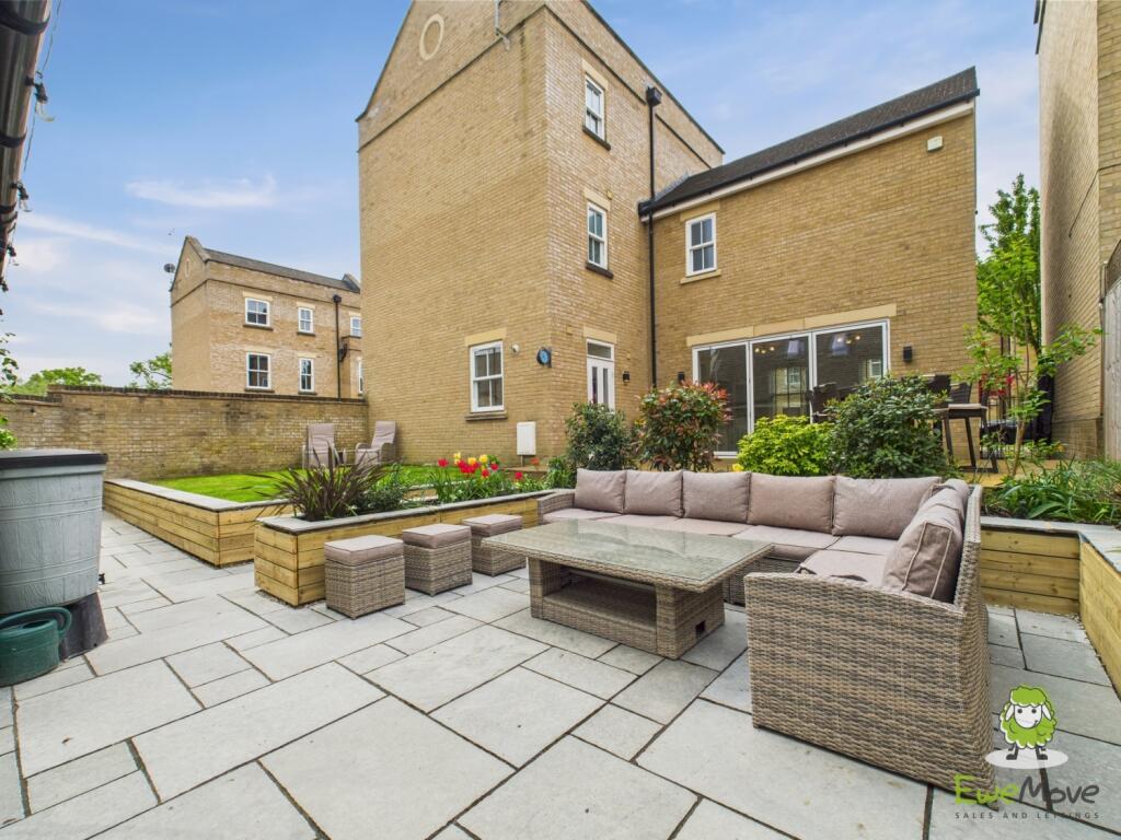 CAM03778G0-PR0218-STILL041