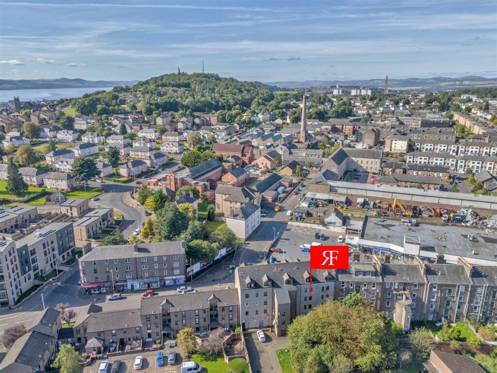 Flat 9 - 99 Strathmartine Road Dundee (10).jpg