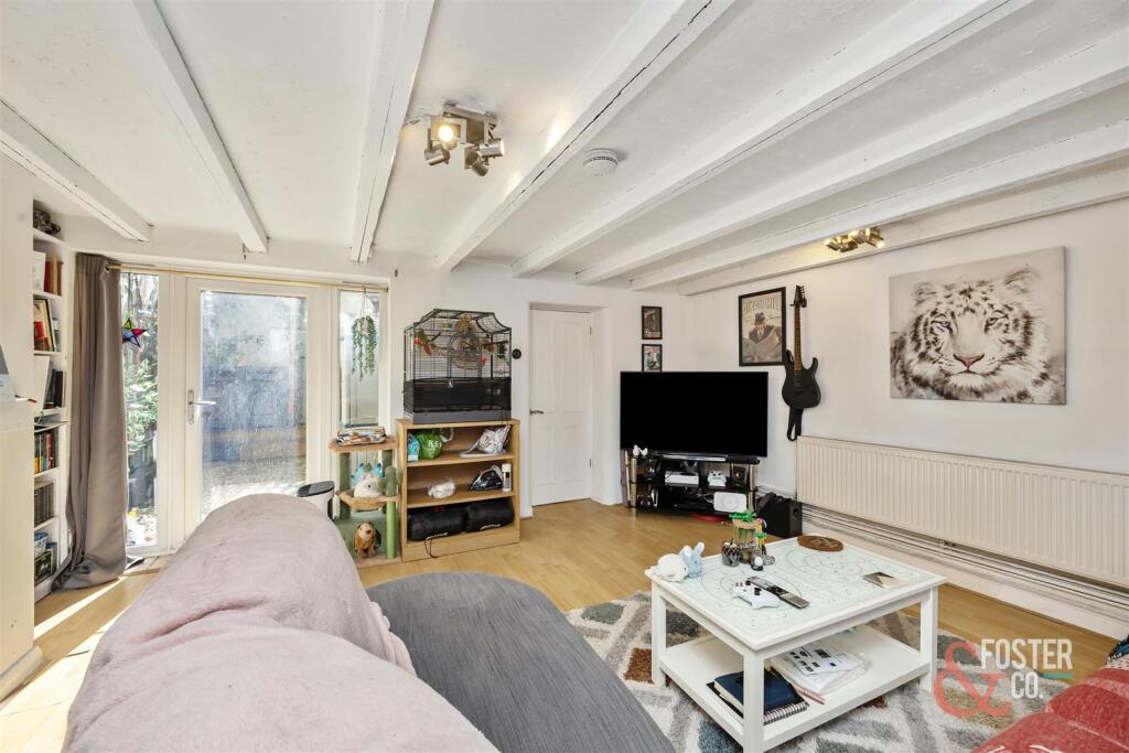 York Road 34, Basement Flat-009.JPG