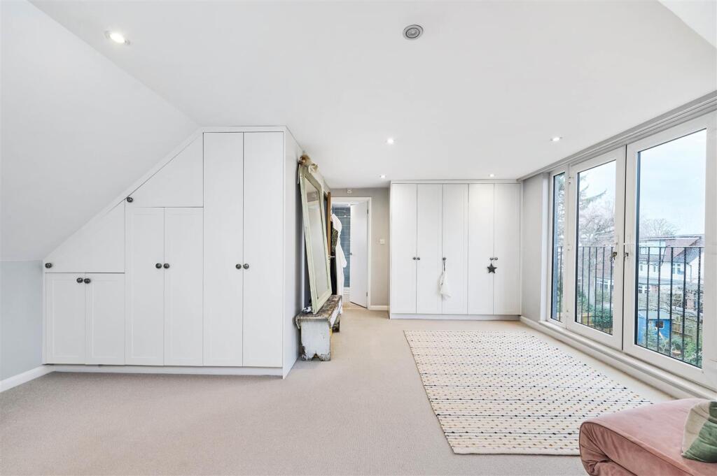 James_Anderson_-_Stonehill_Road_London__SW14_8RR_3