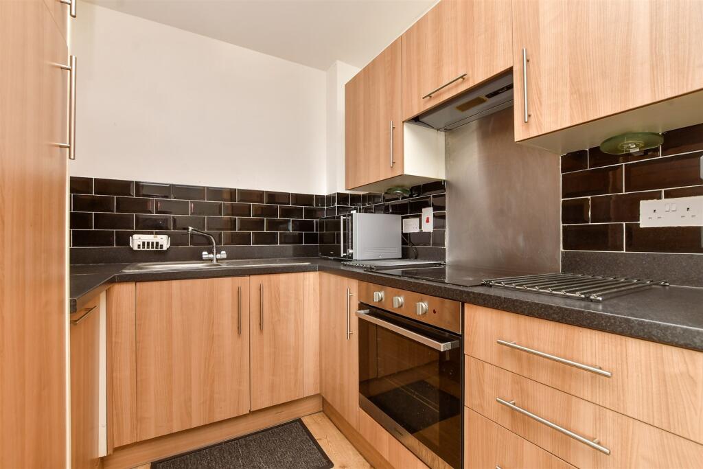 Kitchen / Lounge