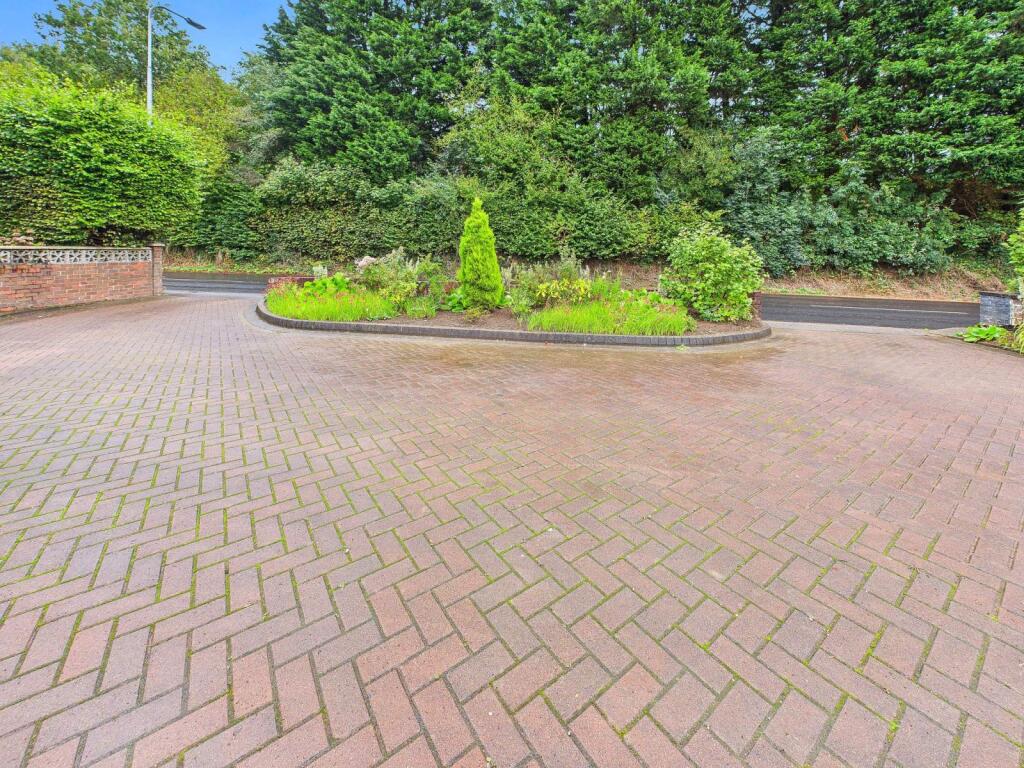 Carriage Driveway