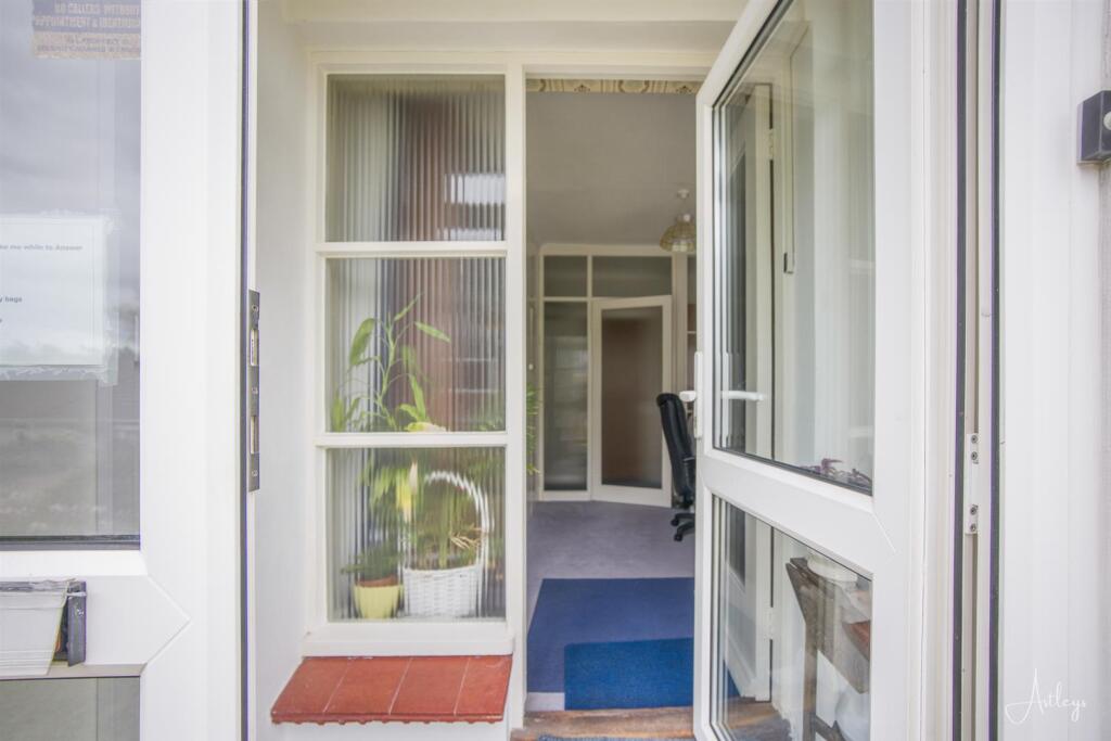 Entrance Hall/Study