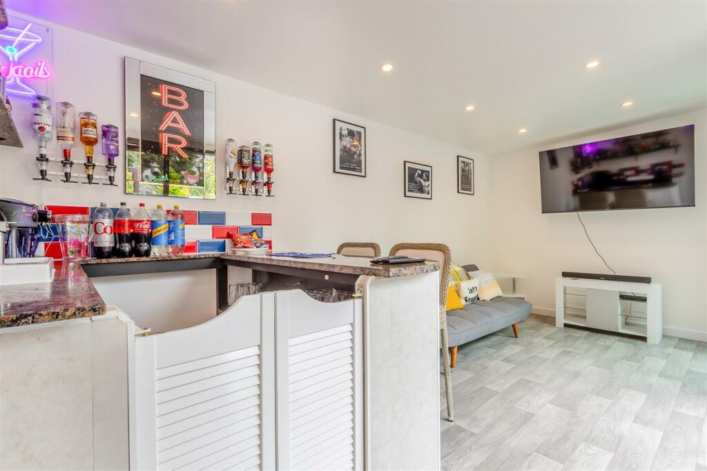 8614848-interior39.jpg