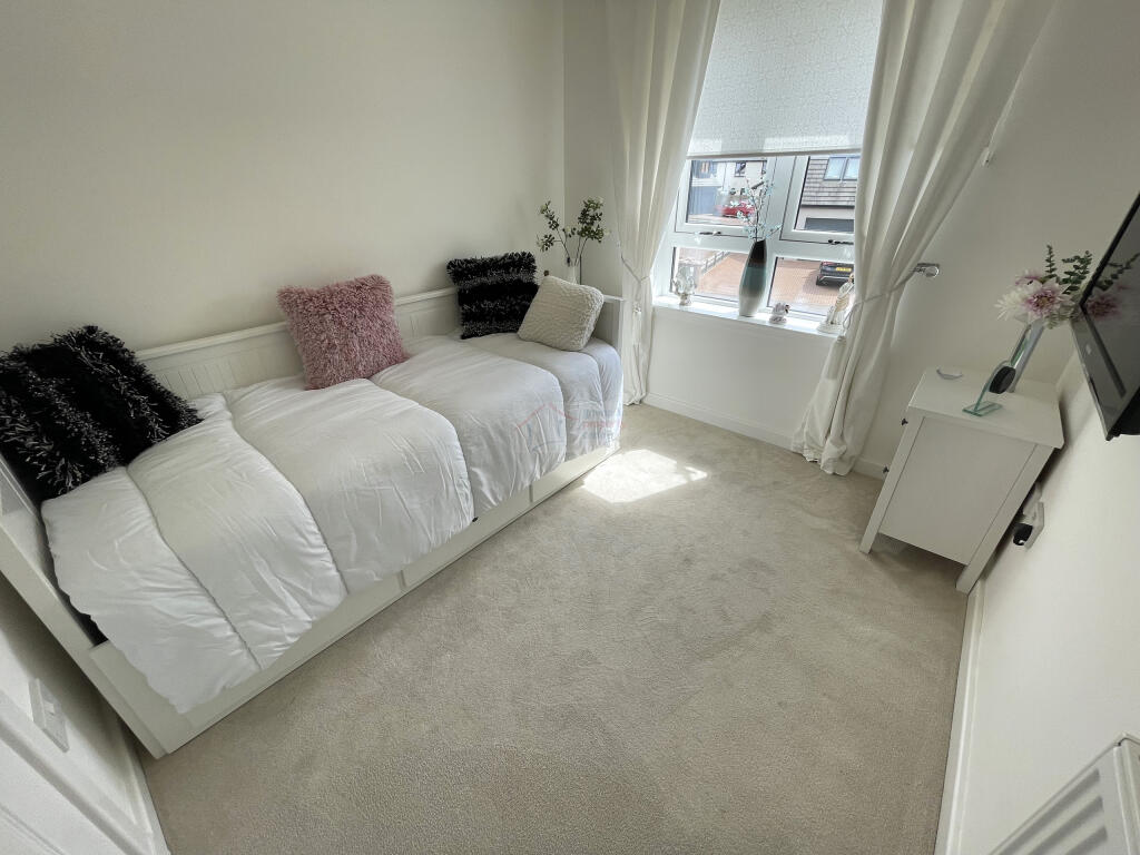 Bedroom 3a.JPG