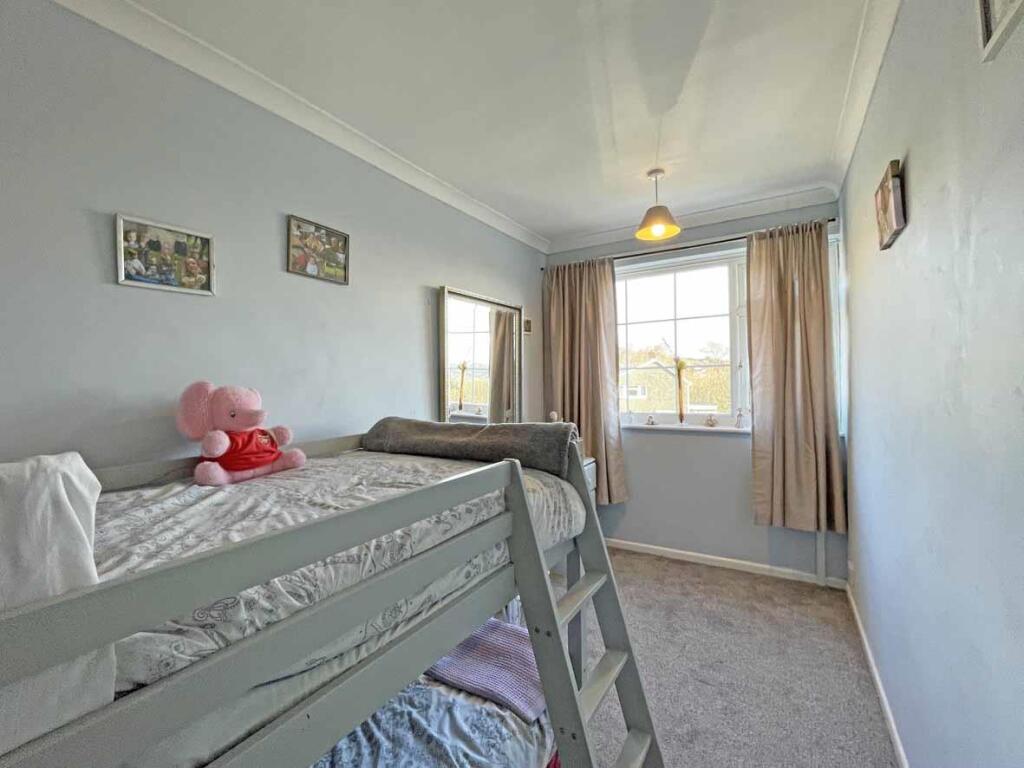 Drax Gardens 23 Bed 2.jpg