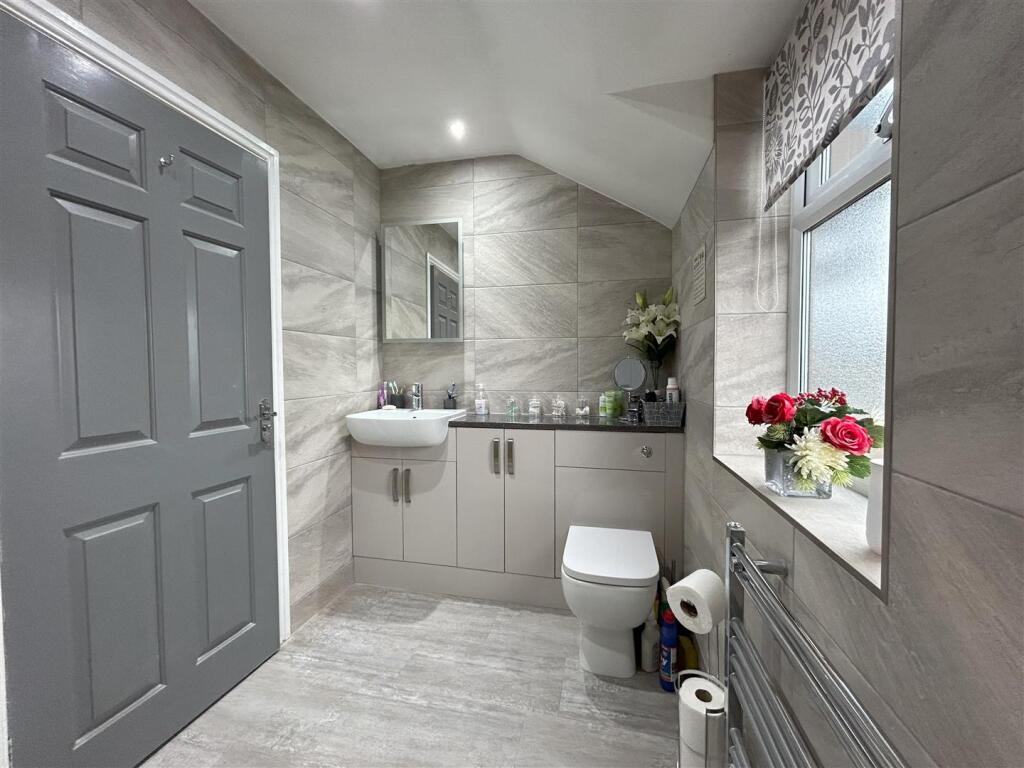 bathroom 5.jpeg