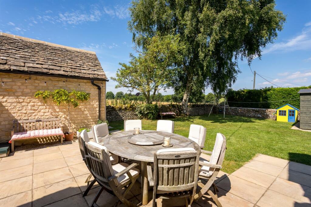 42 - 3 Manor Farm Cottages - GL7 7AL - Web.jpg