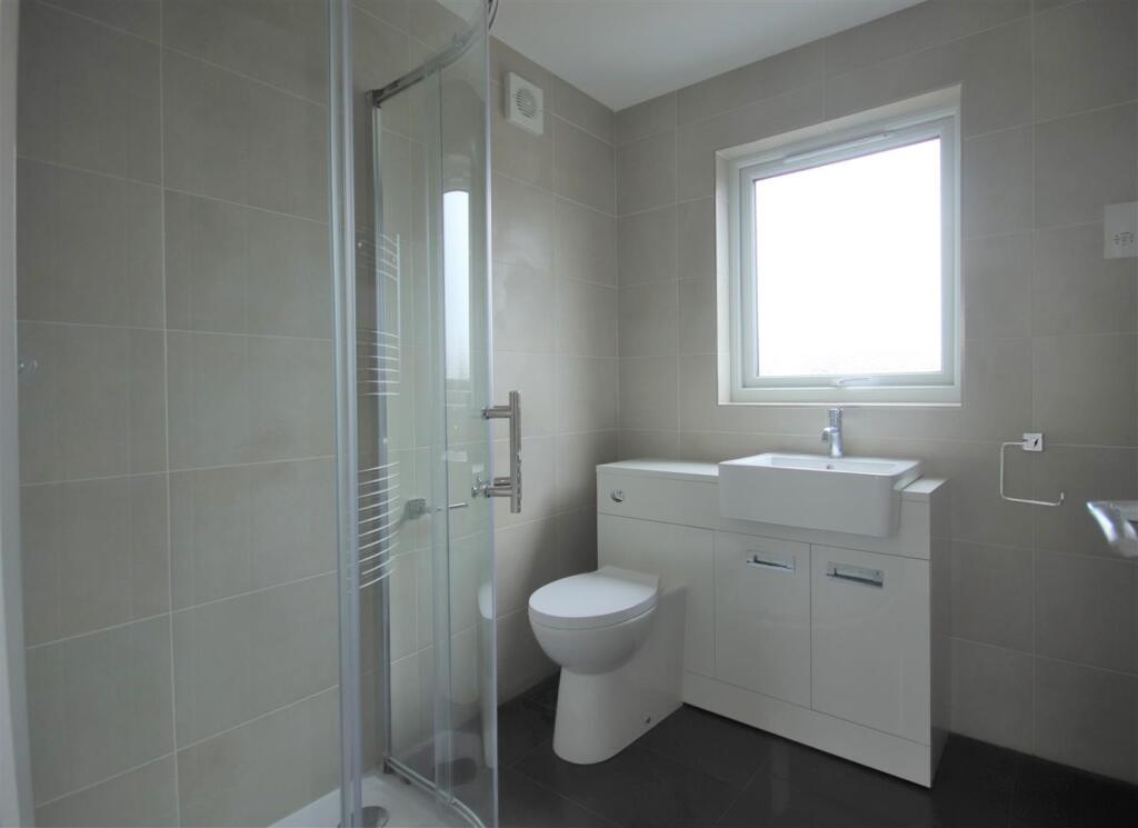Bathroom 3.jpg