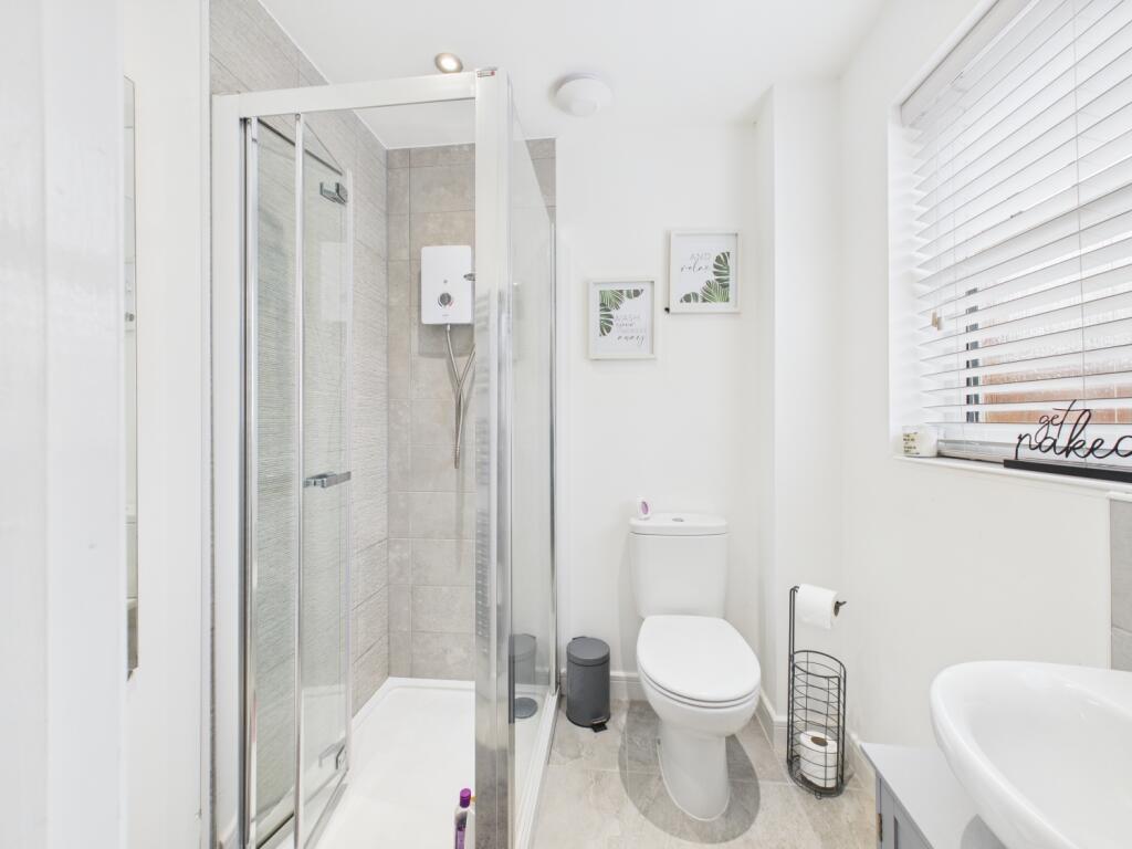 CAM03729G0-PR0022-STILL024