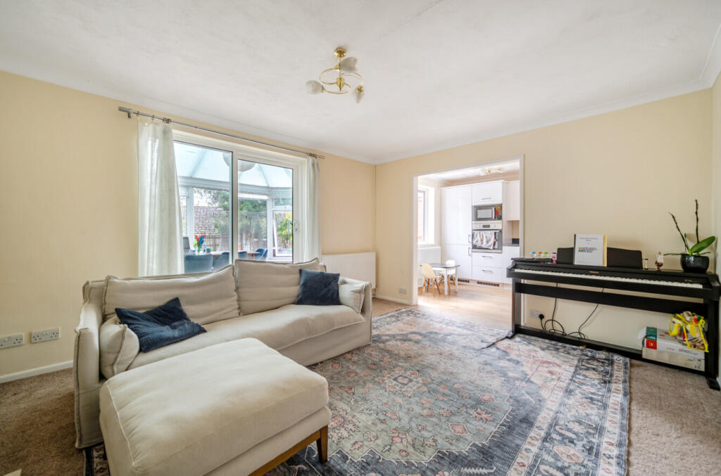 1365944-7-68f6094...