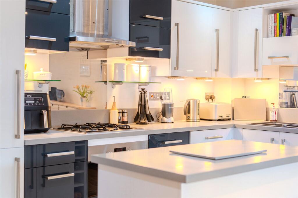 Kitchen Cameo