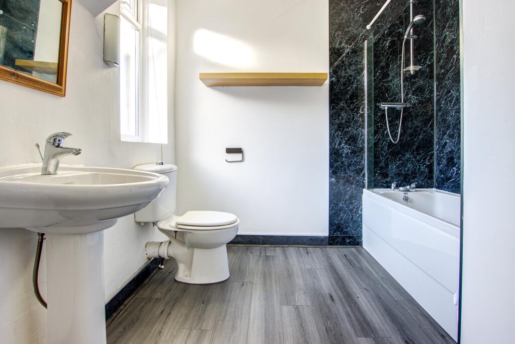 Bathroom  (3)