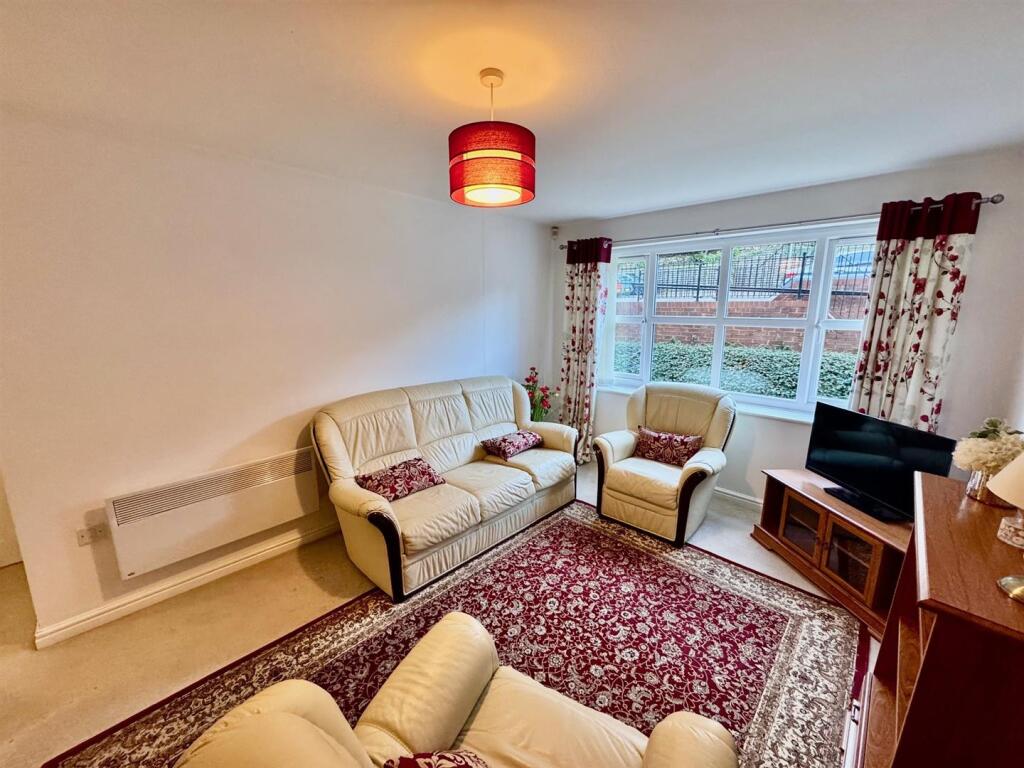 Lounge 2.jpg