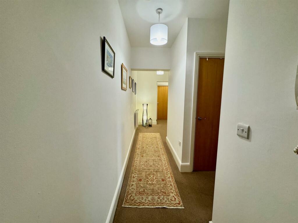 hallway.jpg
