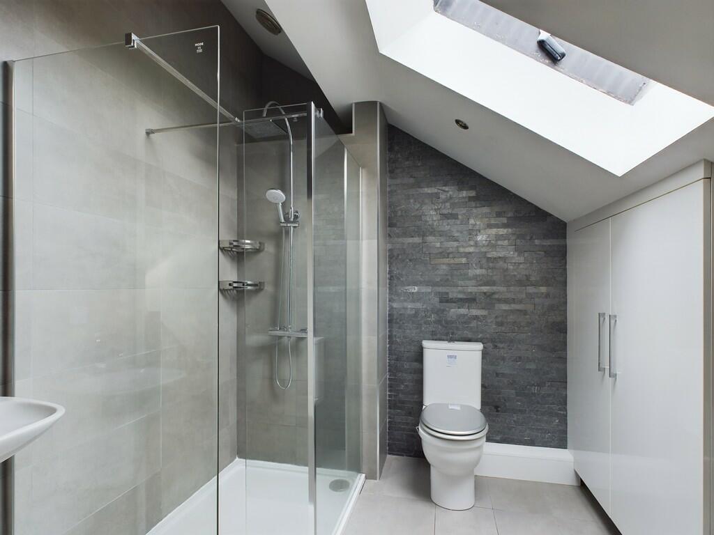 11-Family_Bathroo...