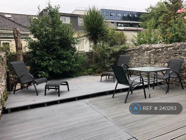 Fabulous Sunny Decked Garden