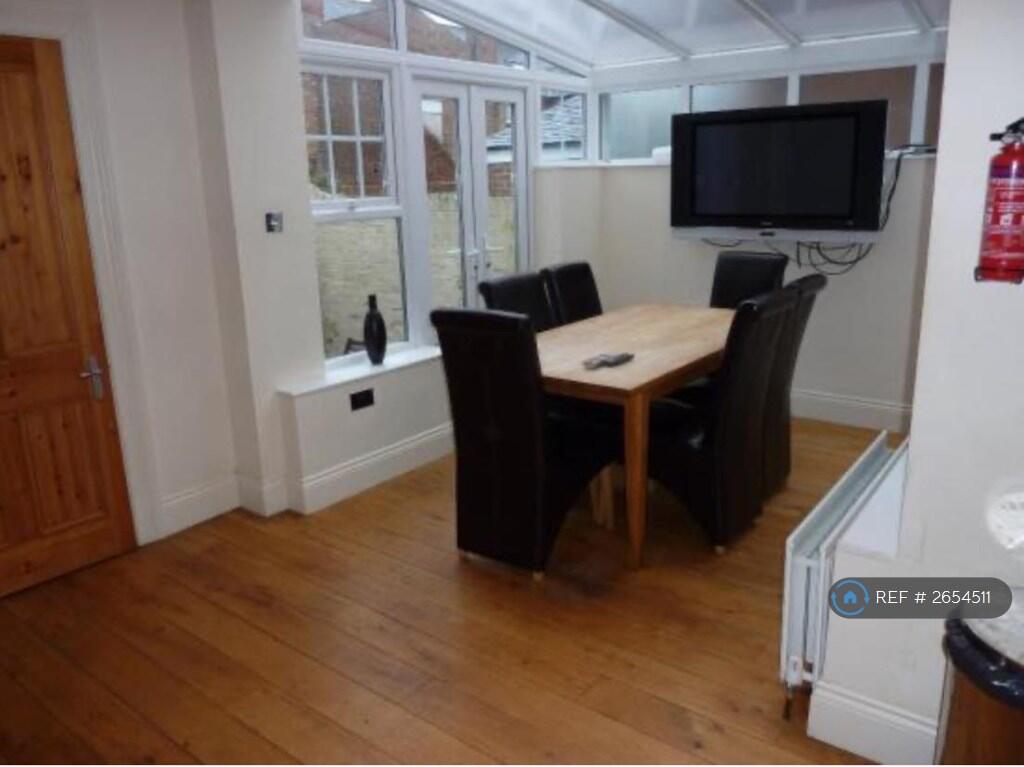 Big Breakfast Kitchen, Conservatory With 55" Smart