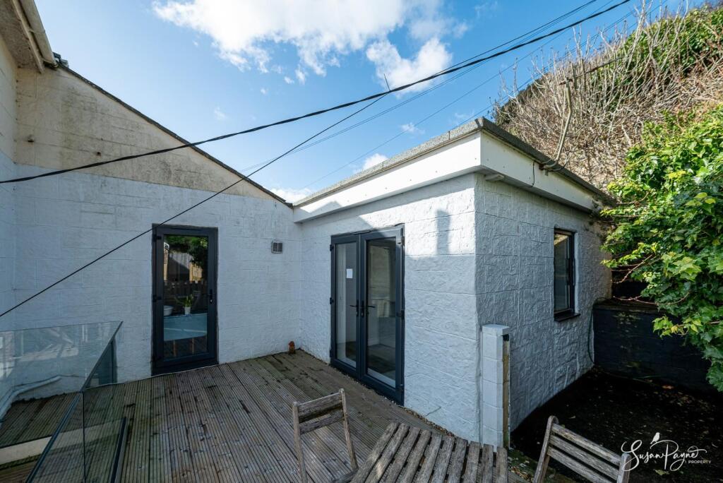 Elevated Decking from First Floor Apartment