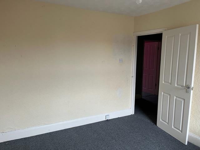 Bedroom a.jpg
