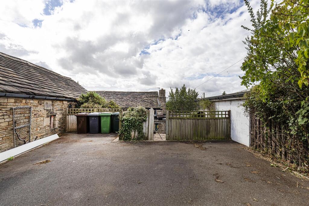 Bramleys Estate Agents - Rowley Hill - Lepton - Au