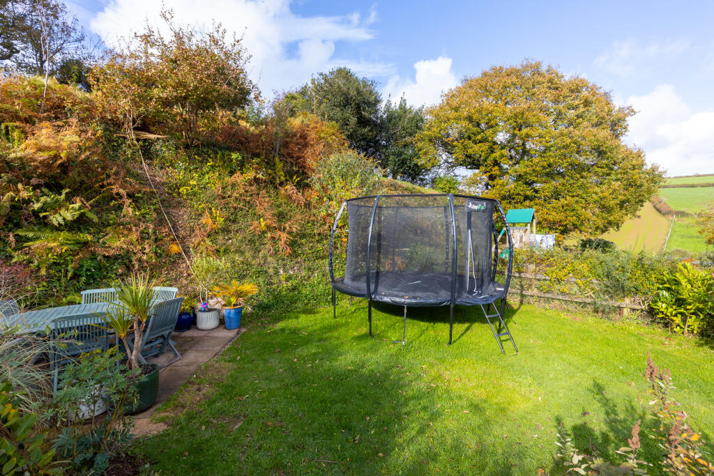 A11 - Bramble Lower Norton Barns East Allington - 