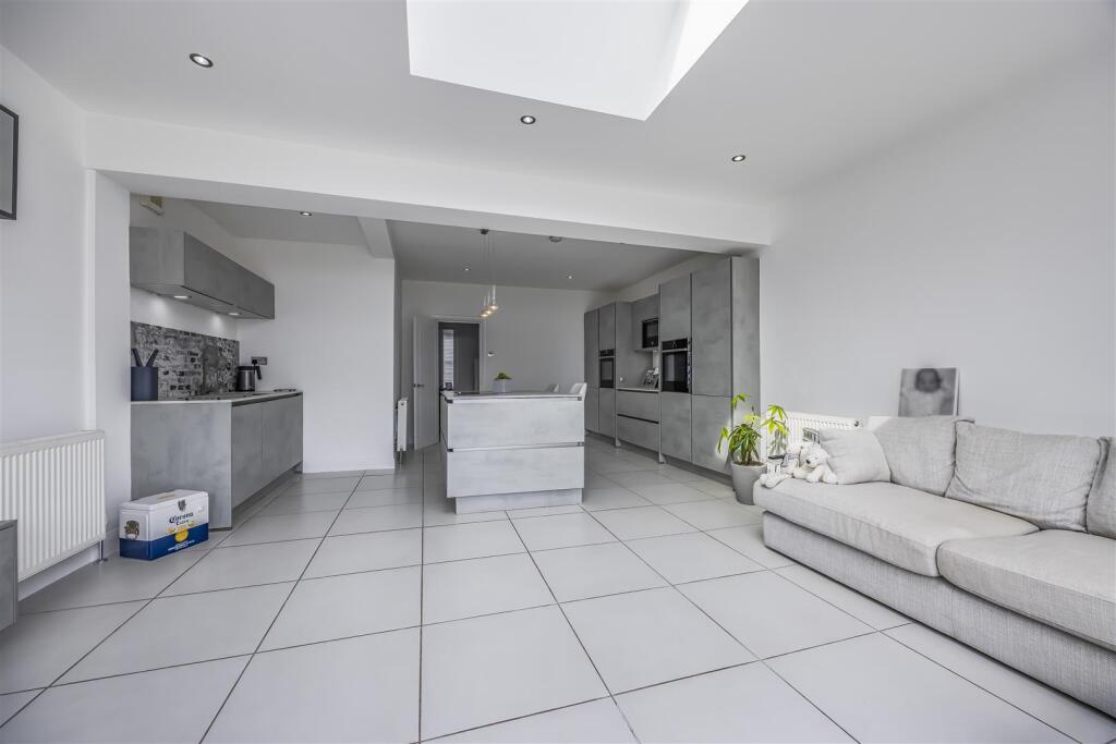 32 Kenyon Road, Copnor-PorticoMarketing-SoldBy-26.