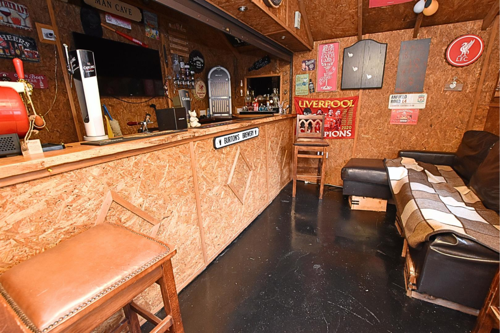 BAR AND BAR LOUNGE