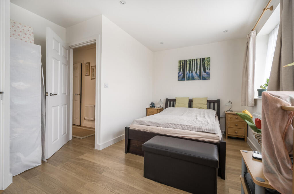 1299648-2-6835c6a...