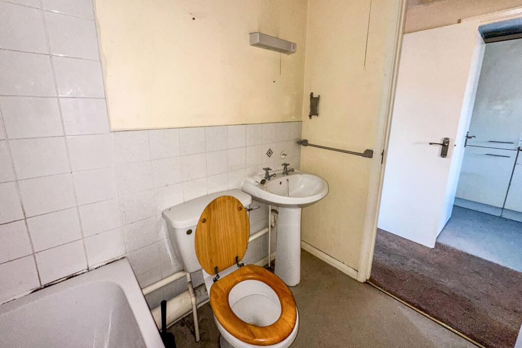 16 Loughman Close, Kingswood, Bristol, BS15 4BZ